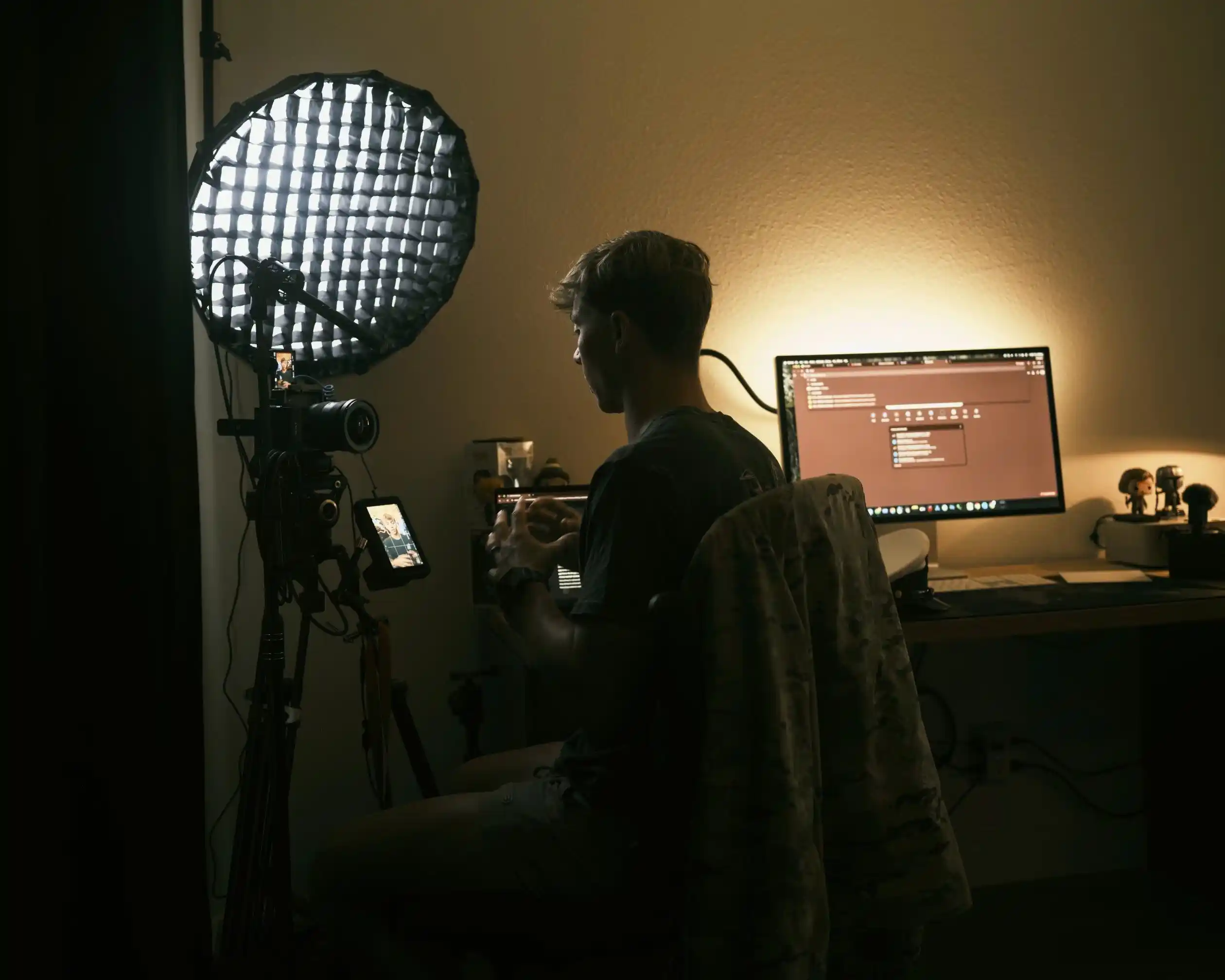 美军成全球最强“投资部队”：航母甲板聊山寨币，战斗机飞行员靠比特币暴富 image 2