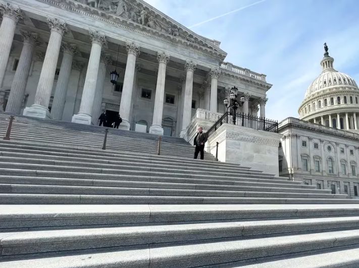 Создан политический «военный фонд» в размере 263 миллионов долларов, что побуждает криптоиндустрию увеличить свою долю в промежуточных выборах в США.