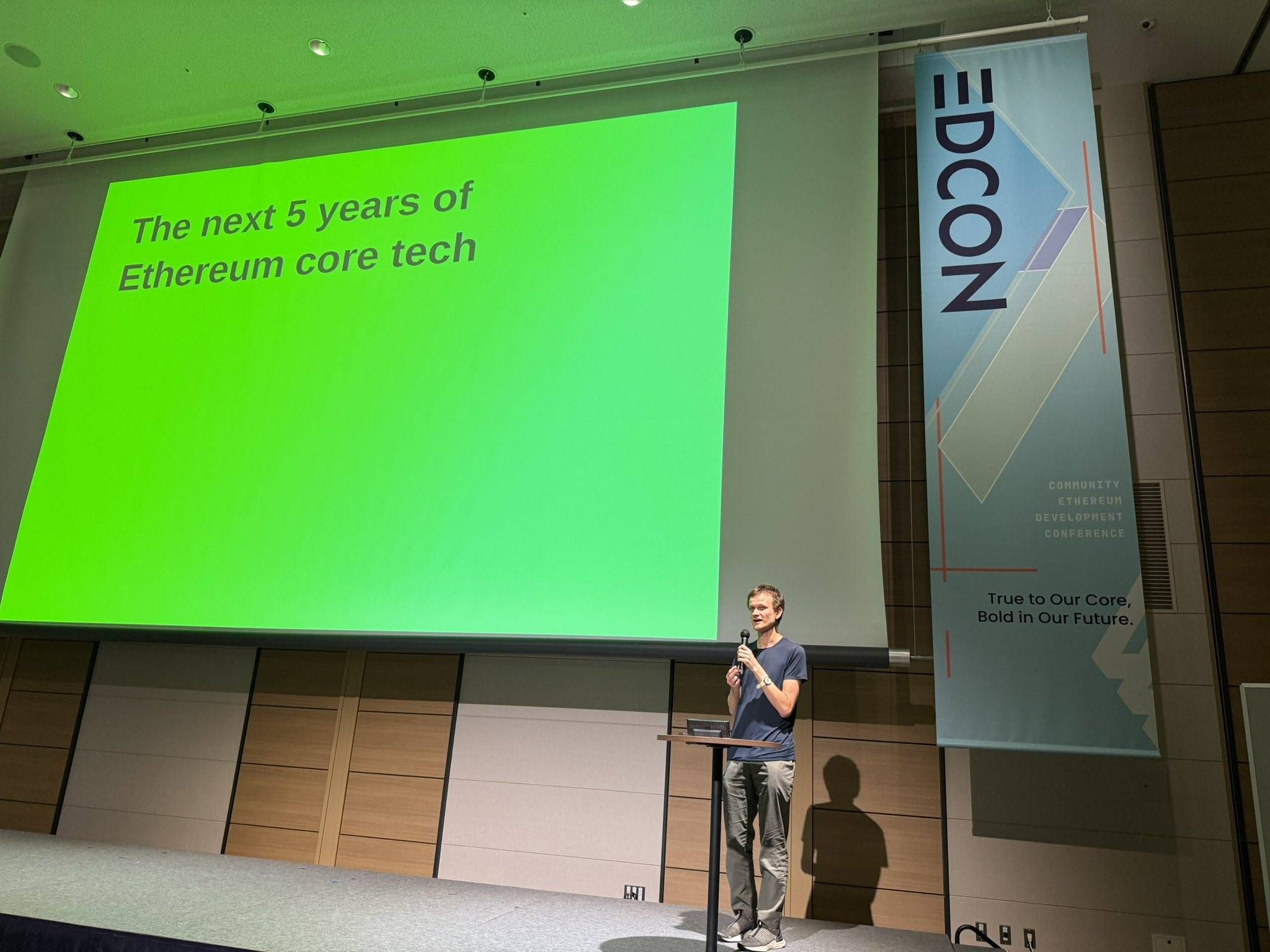 Vitalik Buterin “úp mở” kỷ nguyên mới của Ethereum, tăng trưởng gấp 10 lần