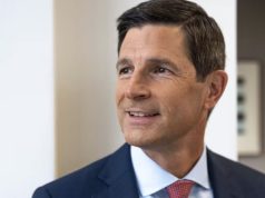 CEO Charles Schwab nhắm triển khai Bitcoin giao ngay tháng 4/2026