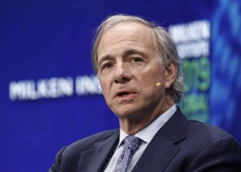 債務危機亮紅燈！橋水 Ray Dalio：投資組合至少配置 15% 黃金、比特幣