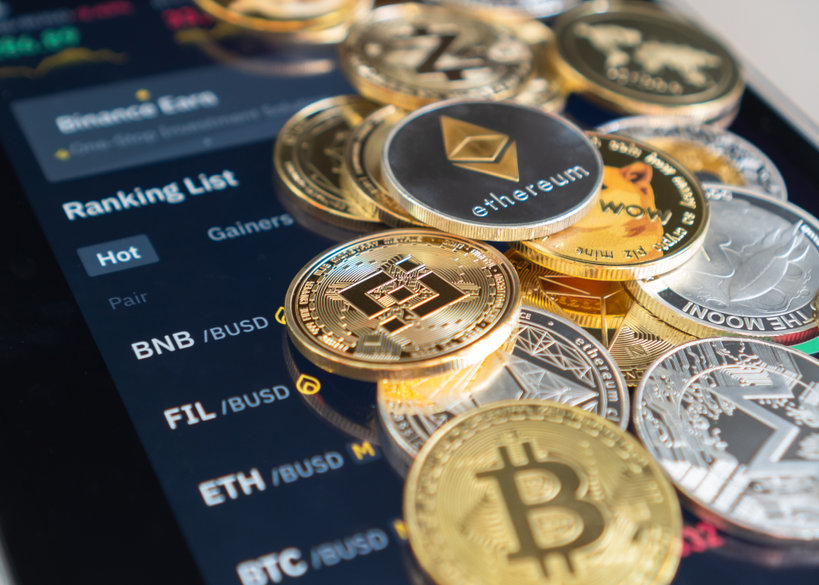 アルトコインは急騰し、FRBの利下げ憶測が最高潮に達する中、ビットコインは失速