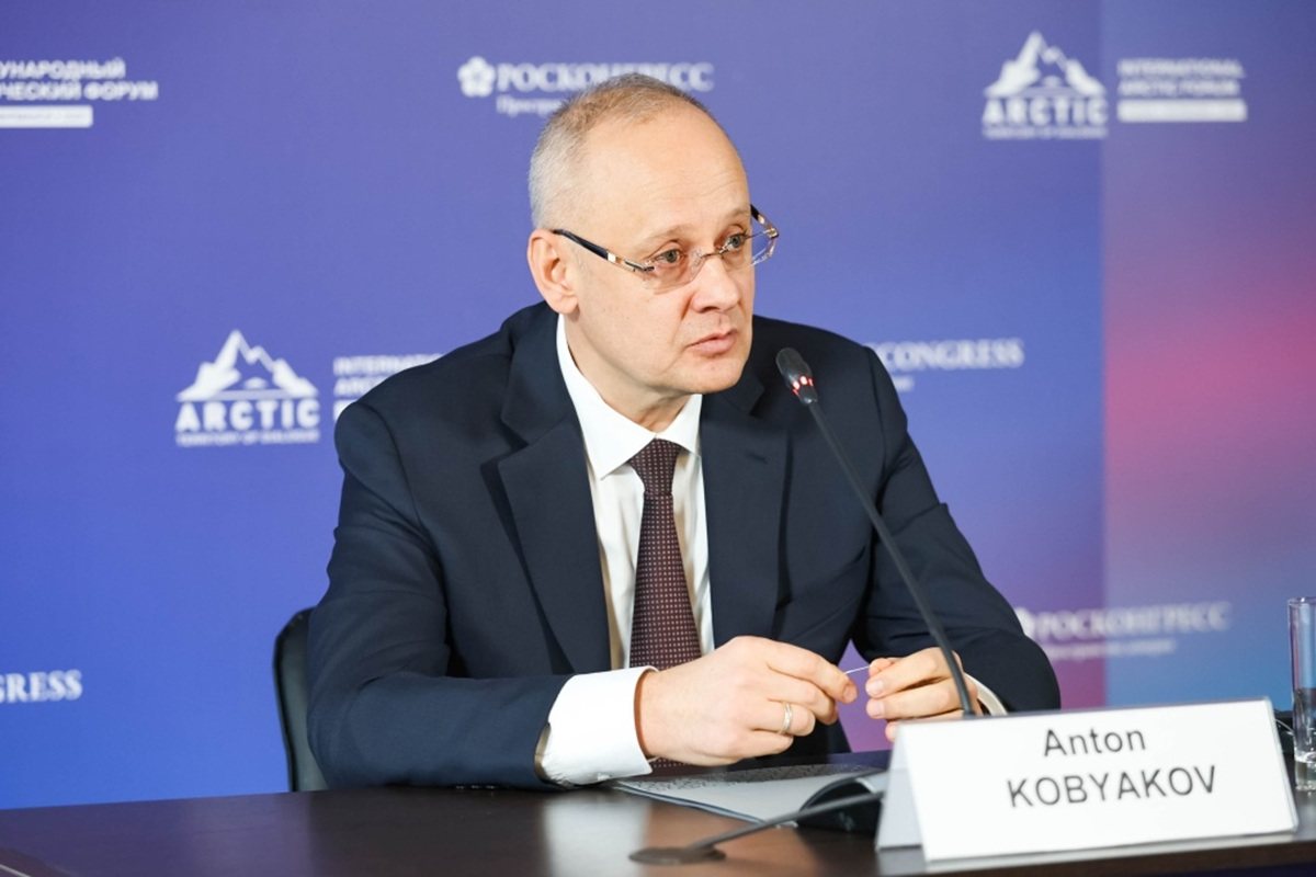 Un asesor de Putin afirma que Estados Unidos utiliza stablecoins para devaluar su deuda
