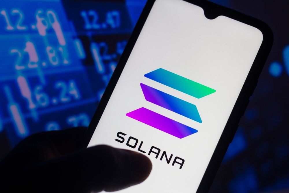 Solana (SOL) surges 10% to key level as Bitcoin (BTC) reclaims $83,000