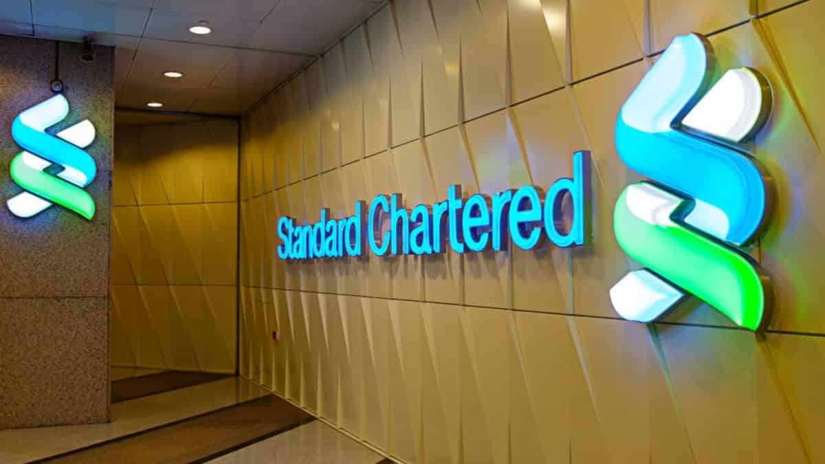 Standard Chartered cuts 2025 ether price target by 60% to $4,000 image 0