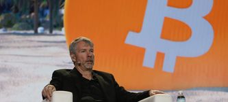 MSTR-Aktie strauchelt: Ist der MSTY-ETF mit 160 % Rendite der klügere Kauf?