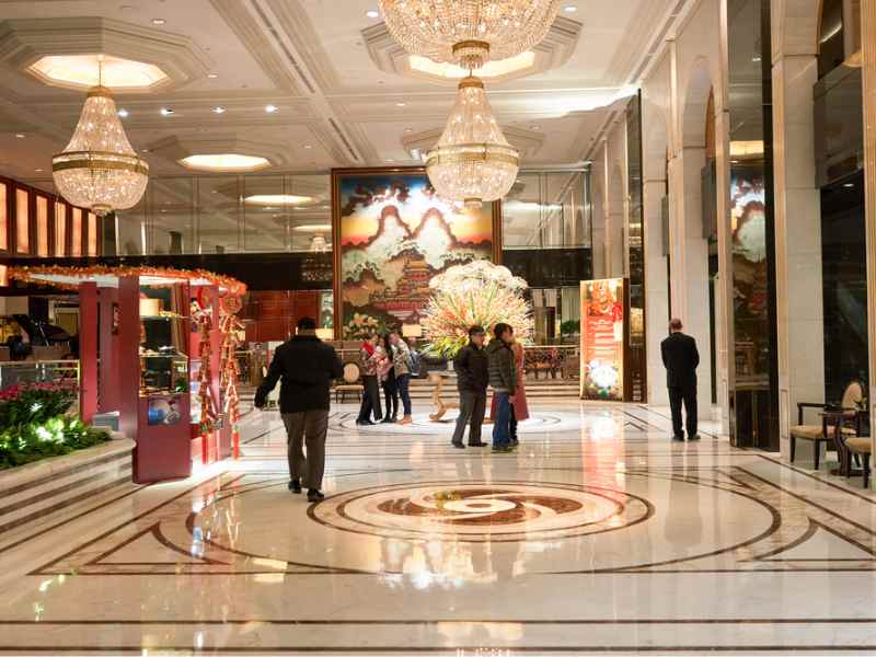 谷歌(GOOGL.US)推出AI旅行规划工具,Expedia(EXPE.US)、Booking(BKNG.US)等旅游股应声下跌