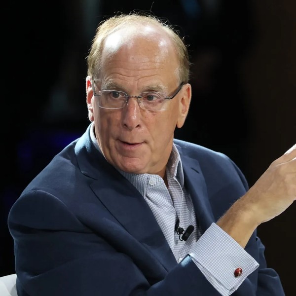 「�怖いならビットコインを買え」とブラックロックのCEOはビットコインを「パニック資産」と呼び、政府系ファンドはひそかに保有量を増やしている。