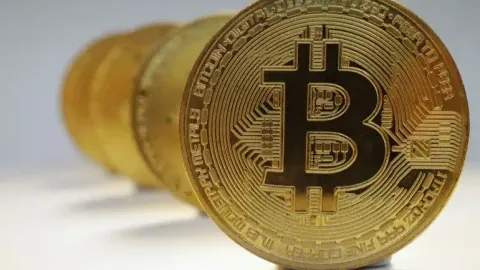 Glassnode: BTC cae a $89K, el mercado de opciones muestra un sentimiento continuo de cobertura