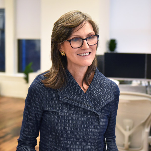 ¡La IA enfrenta riesgos de ajuste! Cathie Wood advierte: con el aumento de las tasas de interés el próximo año, el mercado se estremecerá.
