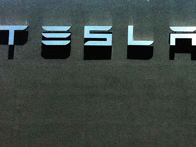 特斯拉(TSLA.US)从电动车到AI机器人平台：大摩维持增持，目标价410美元
