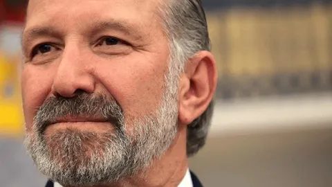 仮想通貨取引で大儲け、投資銀行の収益が10億ドル超え!米国商務長官の「ウォール街前職場」が過去最高の業績を達成、息子が会長に就任