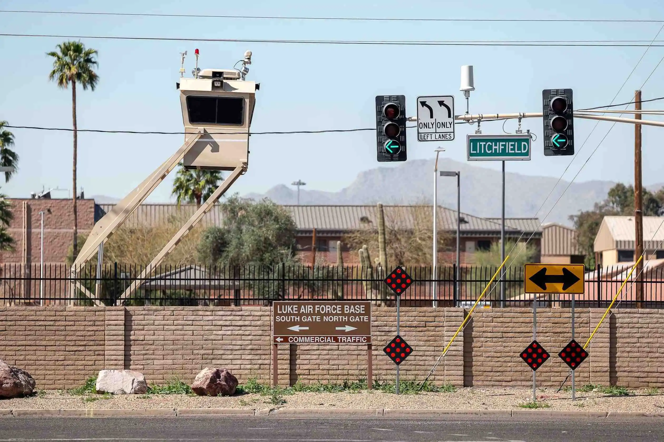 美军成全球最强“投资部队”：航母甲板聊山寨币，战斗机飞行员靠比特币暴富 image 0