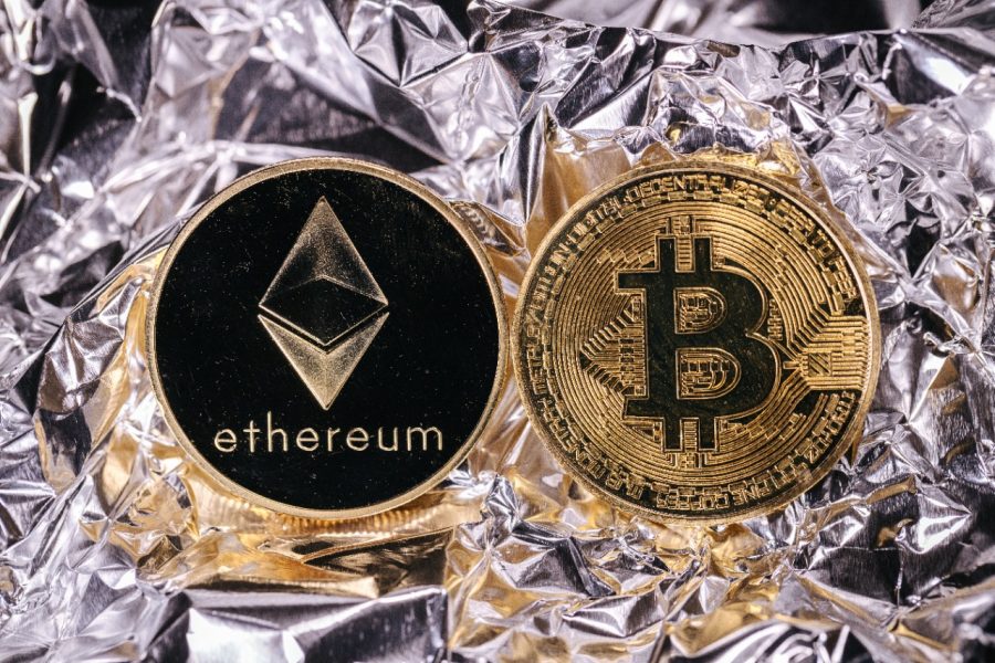 Bitcoin and Ethereum Fall After Fed Signals Final 2025 Rate Cut
