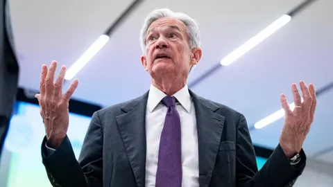 Powell otwiera drzwi do obniżki stóp procentowych: od wrześniowego posiedzenia perspektywy niewiele się zmieniły, ryzyko spadku zatrudnienia jest znaczące, możliwe zbliżenie się do zakończenia redukcji bilansu.