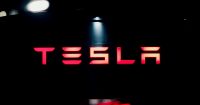 Tesla snaps streak of seven consecutive session gains