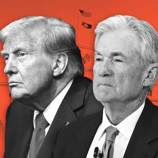 トランプ大統領の「パウエル議長解任」発言は抑制されており、彼とベサント氏はFRBに金利引き下げを迫っている。
