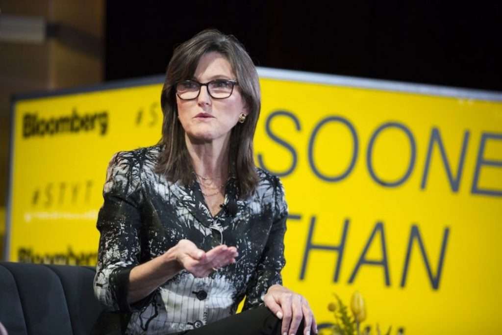 Cathie Wood Ungkap ke Mana Larinya ETH Usai Unstaking Massal