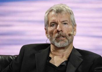 Saylor Downplays Wall Street Impact as Bitcoin Volatility Eases