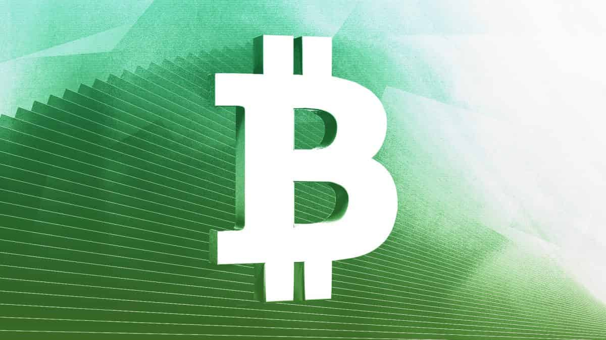 Bitcoin toca brevemente la marca de $100,000, mientras la inflación en EE.UU. se enfría y aviva el entusiasmo del mercado image 0