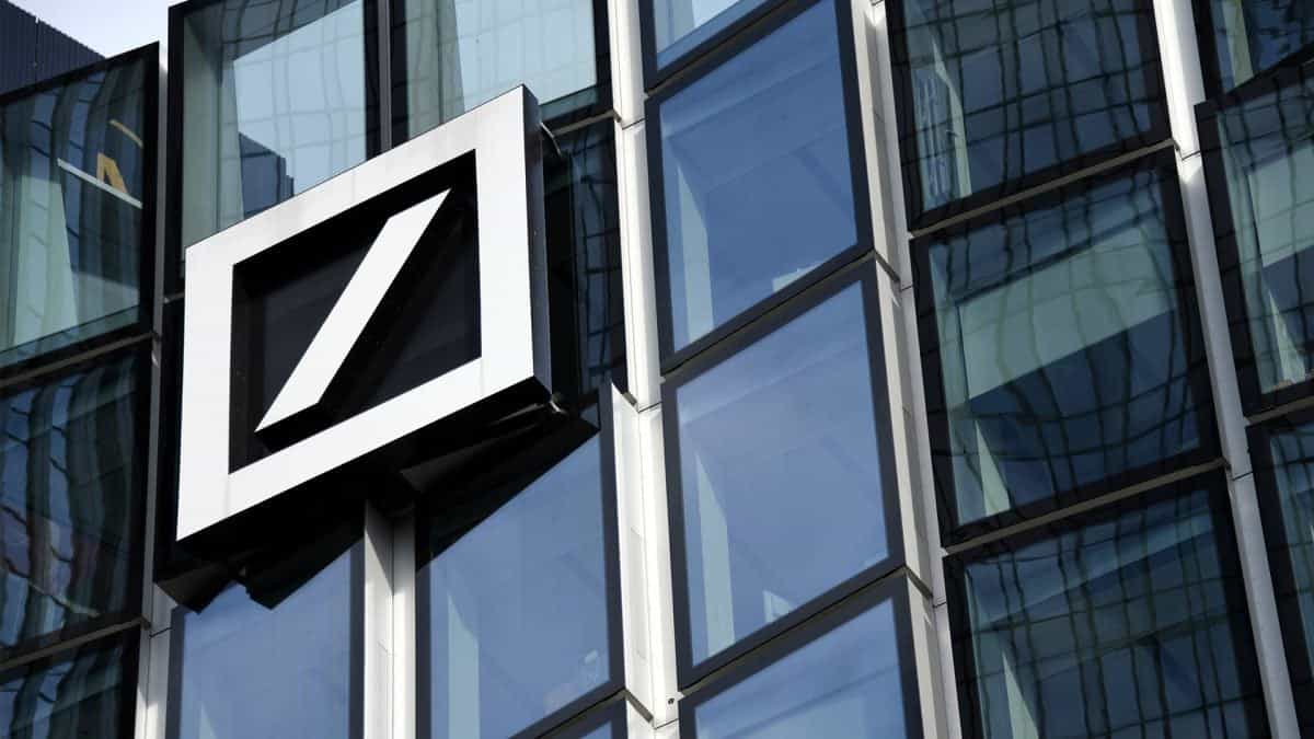 À medida que o Bitcoin segue os passos do ouro, a volatilidade deve diminuir, diz Deutsche Bank