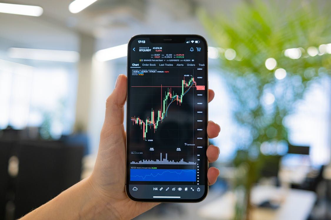 Uniswap Analysis Stalls & Chainlink Forecast Unclear While BlockDAG Flexes Real Adoption with Viral X10 Miner Reviews