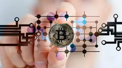 Analyst Predicts Bitcoin Bull Cycle to Last Until 2025, Eyes $100K Target