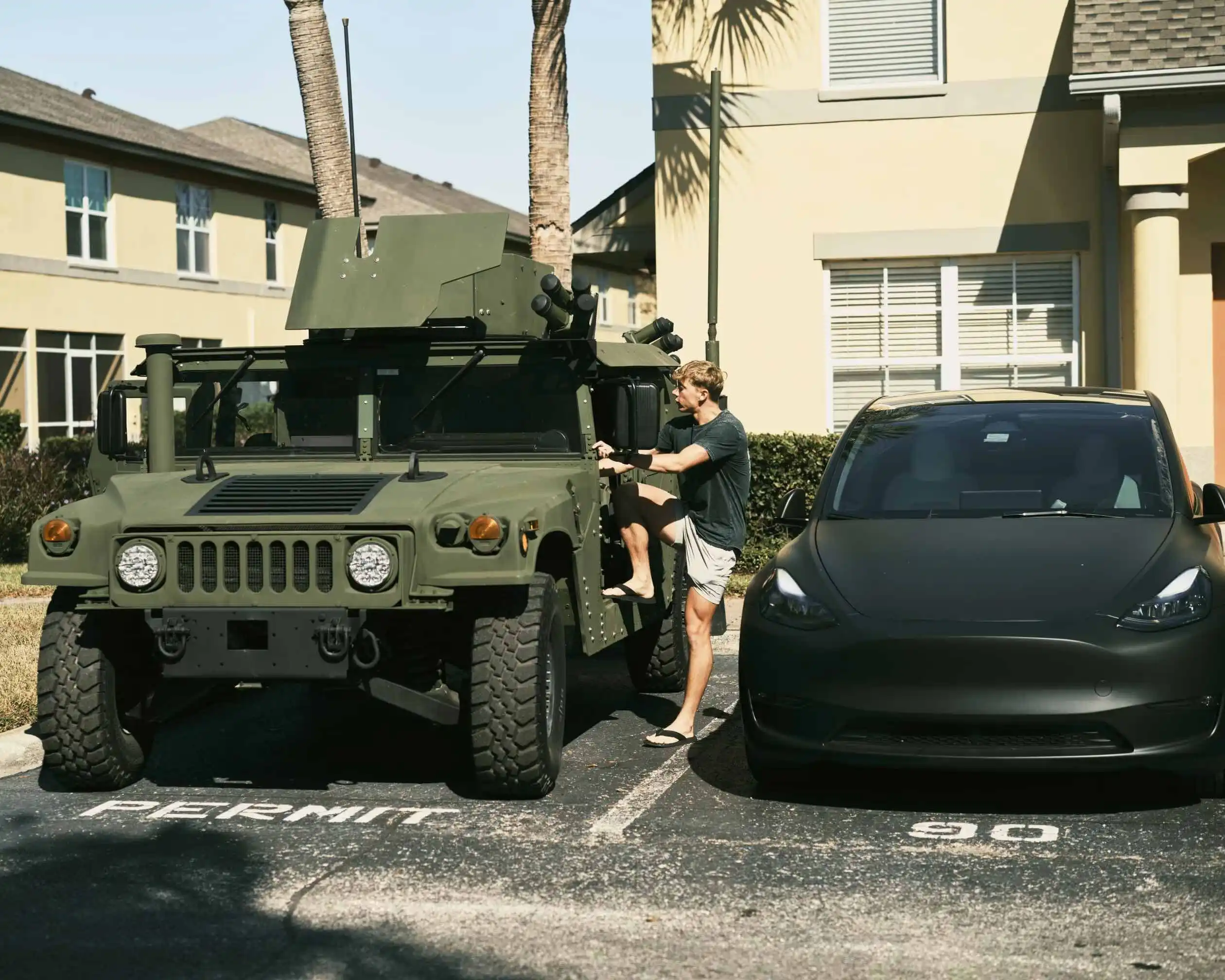 美军成全球最强“投资部队”：航母甲板聊山寨币，战斗机飞行员靠比特币暴富 image 1