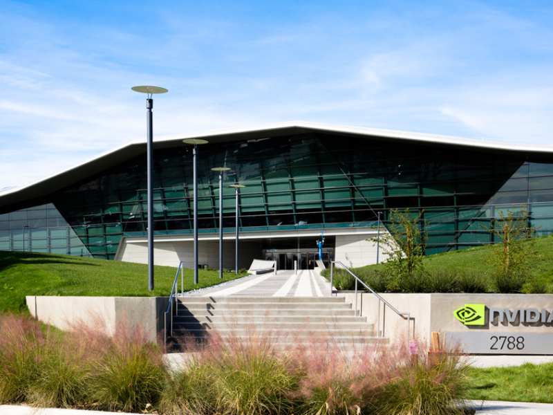 英伟达(NVDA.US)回调现入场机会？模型测算股价被低估22%，目标价230美元