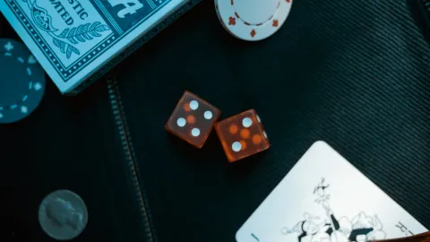 Giải mã 30 năm kinh nghiệm Phố Wall: Cơ hội bất đối xứng giữa đua ngựa, poker và bitcoin