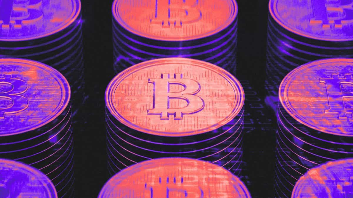 Bitcoin climbs back above $109,000 after weekend slump as Trump sets new tariff date image 0