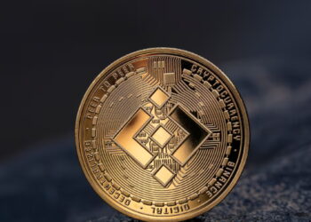 BNB 衝破 1,111 美元再寫新高，鏈上活躍度同步升溫