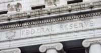 Fed elimina programa de supervisión para bancos con exposición a cripto y fintech