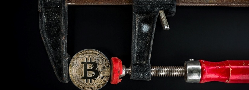 Bitcoin enfrenta nuevas presiones mientras una ballena prominente abre nuevas posiciones cortas