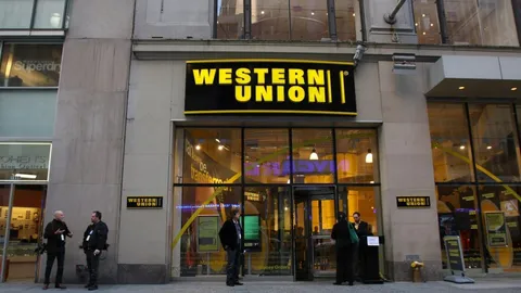 Western Union elige Solana para la stablecoin USDPT mientras la red alcanza los 2.3 billones de transacciones
