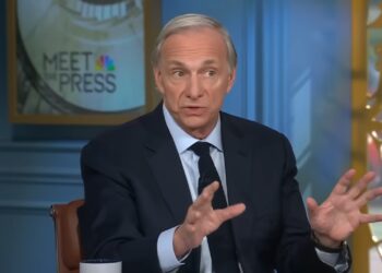 Invertir 15% en oro o bitcoin es la recomendación de Ray Dalio