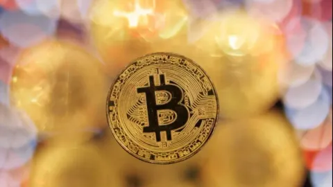 Zona de consolidación profunda de Bitcoin: rutas de ruptura clave en la fase crítica del cuarto trimestre