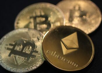 比特幣 ETF 單日吸金 3.32 億美元，逆轉以太幣 ETF 主導優勢