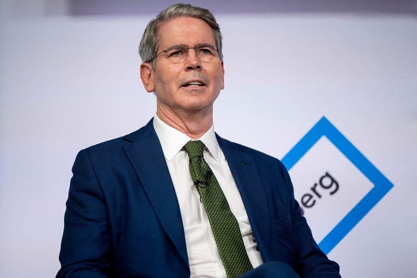Bessent: Does not understand why Powell is "backing down," urges a 100-150 basis point rate cut by the end of the year, currently interviewing 11 candidates for chairman
