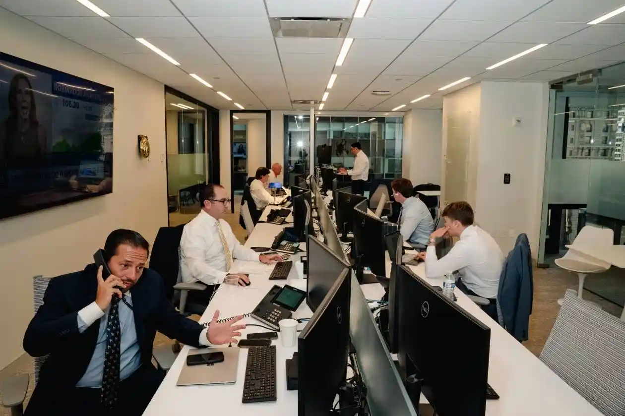 أنفق 750 ألف دولار ليصبح جار الرئيس، خطة ثراء لرجلين في منتصف العمر في Trump Tower image 2