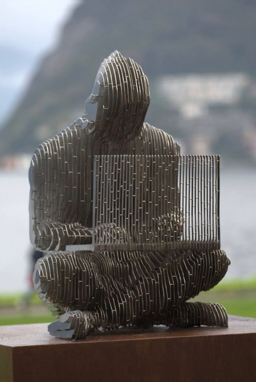 Tether CEO shares petition to restore destroyed Satoshi statue, signatures surpass 1,000 — what’s next? image 1
