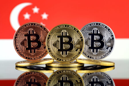 Singapore tests tokenized government bonds and prepares stablecoin legislation for 2026
