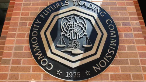 سمحت لجنة تداول السلع الآجلة الأمريكية (CFTC) رسميًا بمنتجات العملات المشفرة الفورية، من "الاندفاع نحو العملات المشفرة" إلى إعادة تشكيل خريطة التنظيم لعام 2025