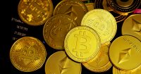 Trump busca permitir inversiones 401(k) en equity privado y cripto frente a desafíos legales