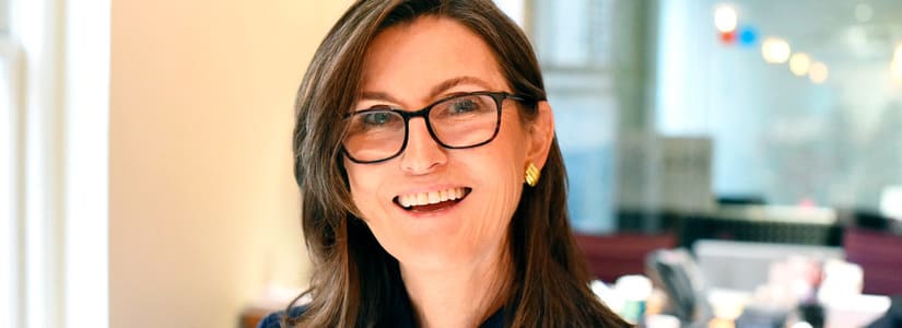 Cathie Wood Redobla Su Apuesta por Bitcoin y la Competencia de los ETFs se Intensifica