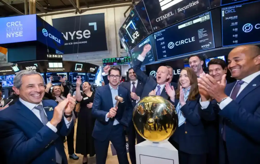 Đà tăng vọt hướng tới IPO: Cựu chủ tịch NYSE nắm quyền, 24.000 Bitcoin được hỗ trợ image 2