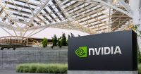 Nvidia revierte ganancias tras resultados, acciones caen 2% al enfriarse el mercado de IA
