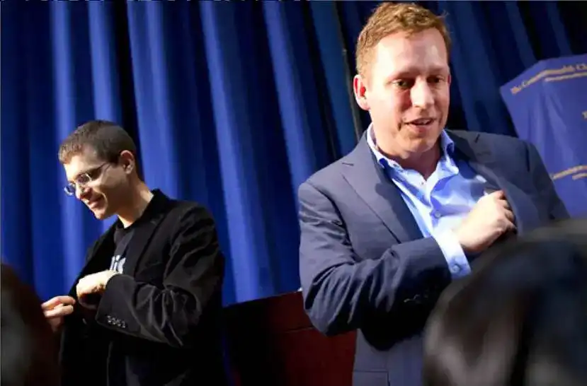 Peter Thiel âm thầm