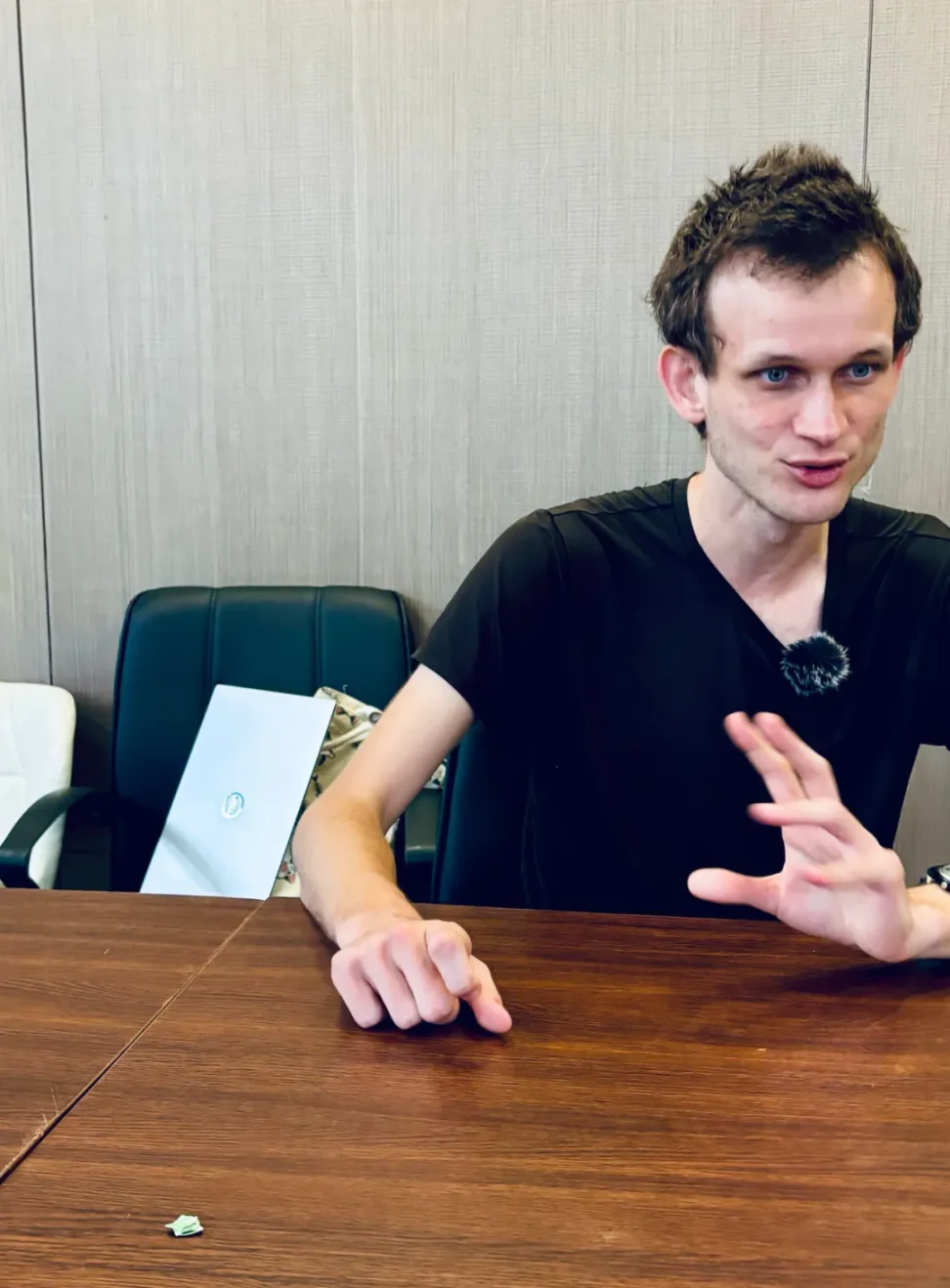 对话以太坊 Vitalik：世界不该落入 AI 只手遮天的权力王国 image 0