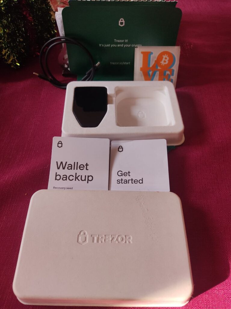 ¿Buscas tu cold wallet ideal? Para la seguridad, Trezor Safe 5 image 1